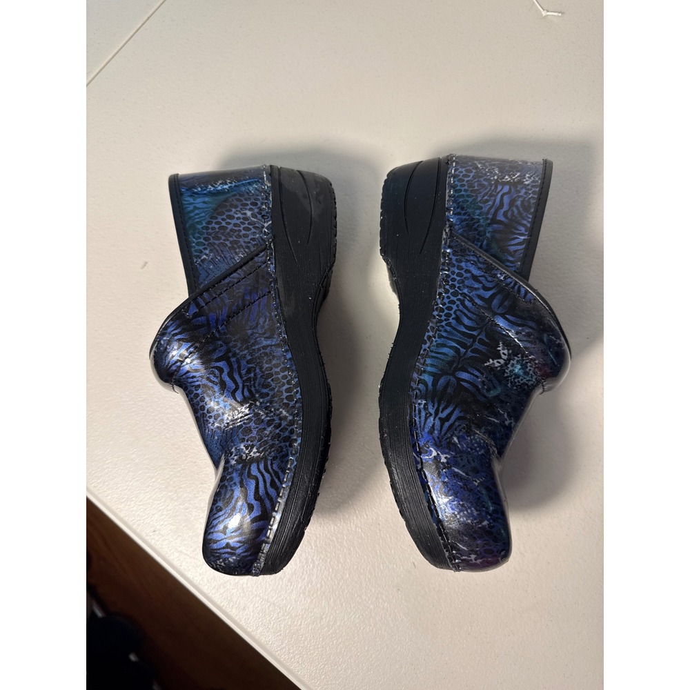 Dansko XP 2.0 Blue Animal Print Patent Leather Clogs Professional Shoes 38 - Picture 2 of 9